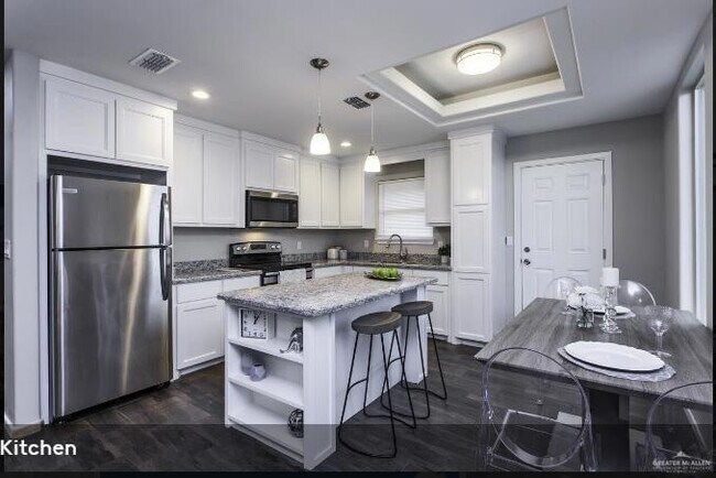 Building Photo - 3809 Las Vistas Ln