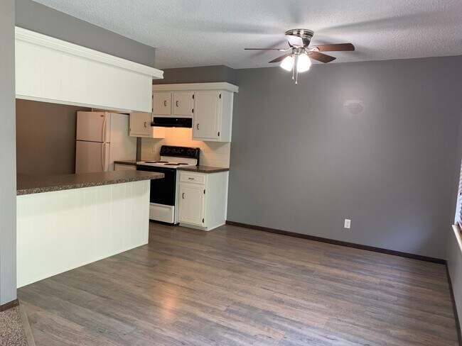 Building Photo - 8924-8926 E Bluestem