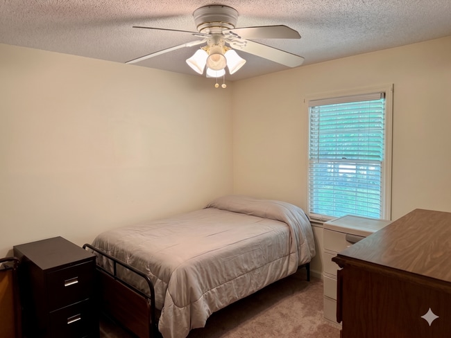 Building Photo - Charming 2-bedroom, 1-bathroom Brick Home Available July 2026