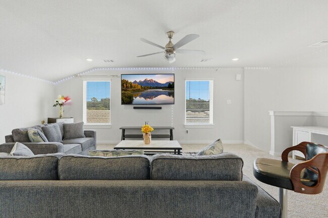 Building Photo - Gorgeous like new home in Montgomery Oaks!
