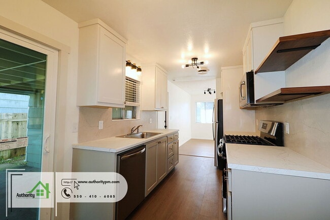 Building Photo - 2042 Neptune Terrace