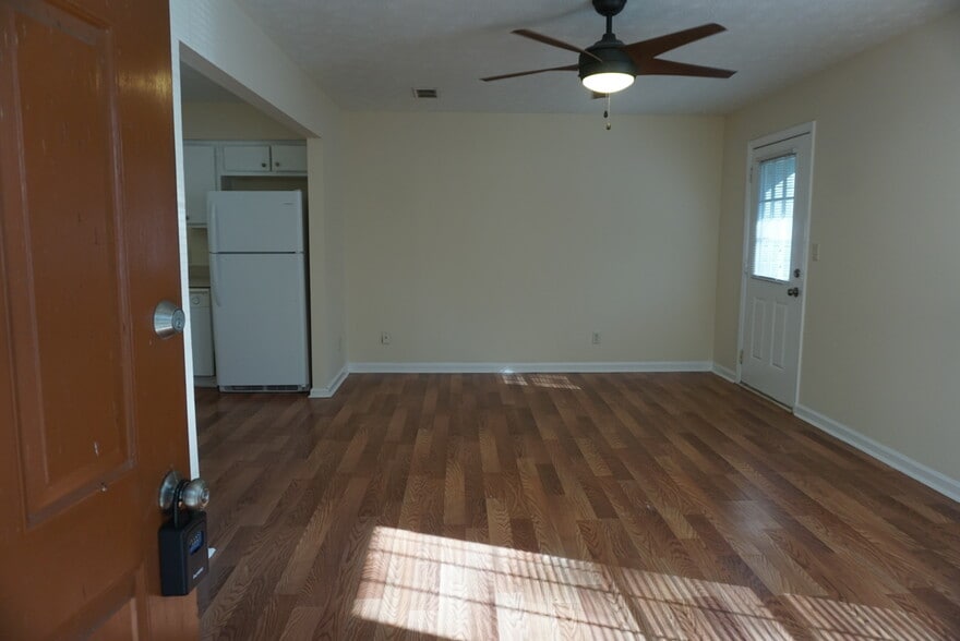 Building Photo - 511 Mansion St