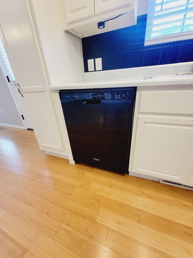 Building Photo - Bent Tree Subdivision - 4 BR - 2 Living Areas - 3 Car