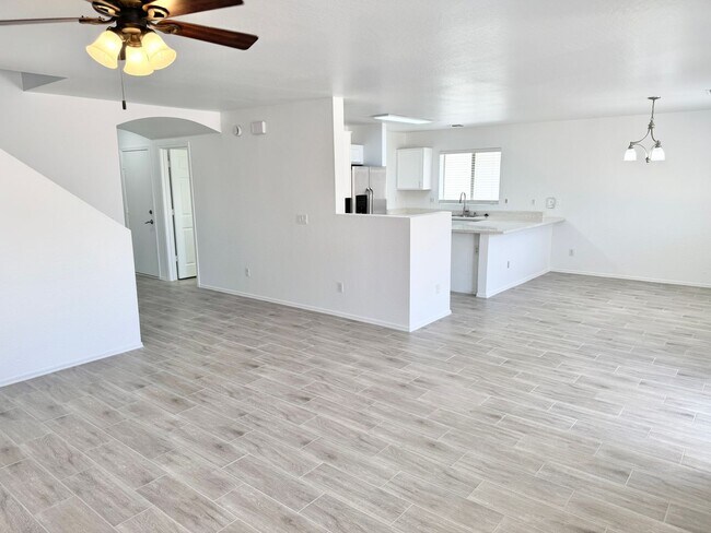 Building Photo - 8464 W Forest Grove Ave