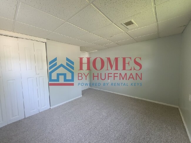 Building Photo - Two Bedroom House