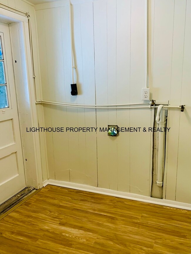 Building Photo - Completely Renovated 3-Bedroom Home in Edgewood Manor