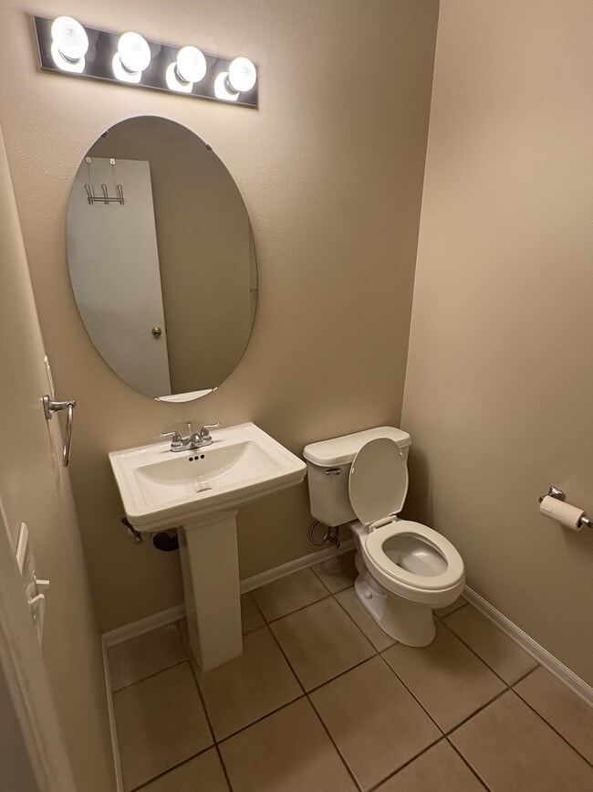 Building Photo - 1884 Sunset Rd