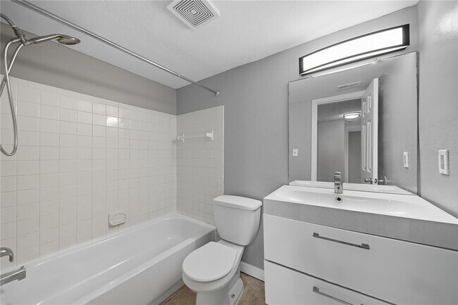 Building Photo - 12401 Oak Cedar Pl