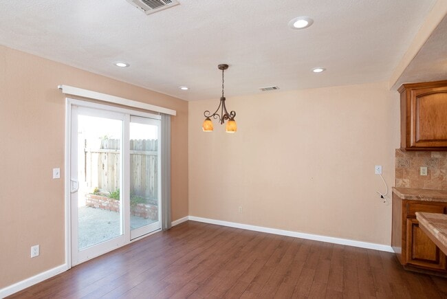 Building Photo - Schedule a tour today for a BEAUTIFUL 3-Bedroom, 3-Bath!