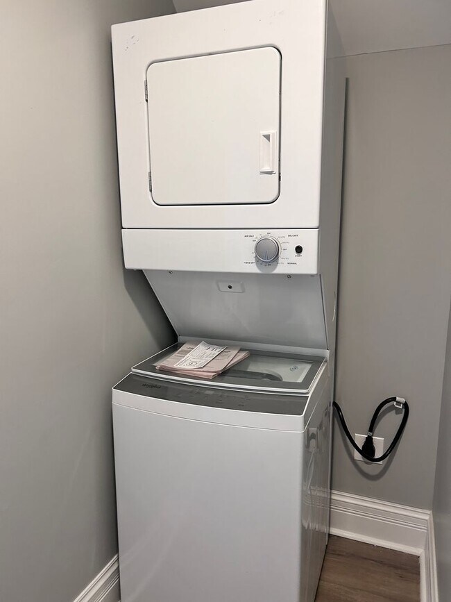 Building Photo - Beautiful 3-Bedroom / 2-Bathroom home available in Aurora