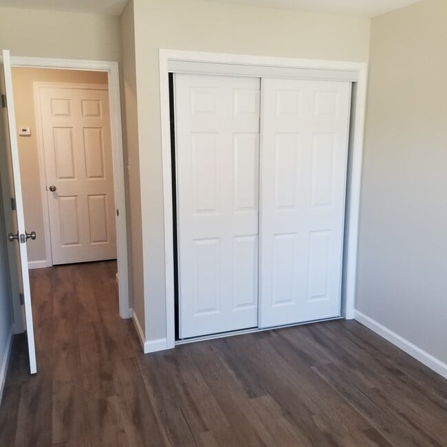 Building Photo - 6401 Salem Park Cir