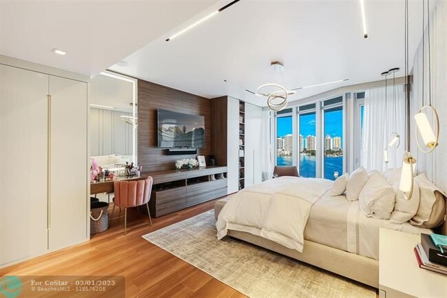 Building Photo - 17301 Biscayne Blvd
