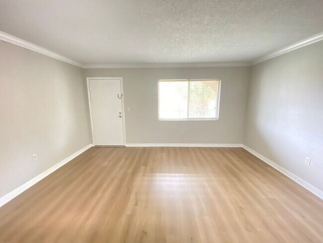 Building Photo - 121 Oyster Bay Cir