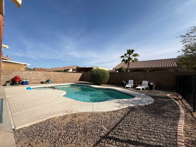 Building Photo - 10745 E 38th Ln