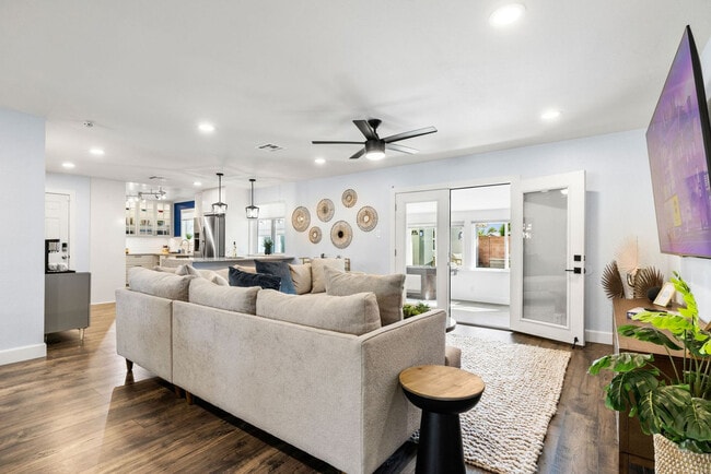 Building Photo - 8259 E Mulberry Ln