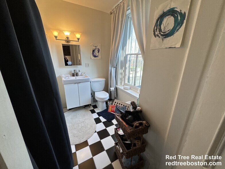 Building Photo - 554 Massachusetts Ave