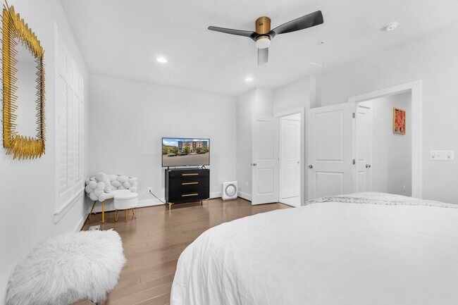 Building Photo - Modern 4-Level Townhome with Rooftop Terrace & Indoor/Outdoor Fireplace Near Old Town