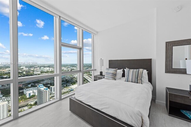 Building Photo - 851 NE 1st Ave