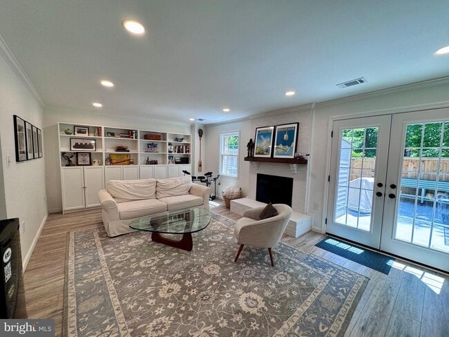Building Photo - 6621 McLean Ct