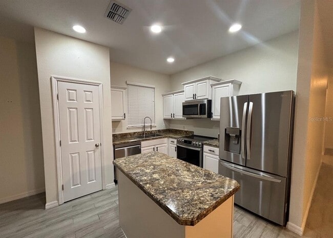 Building Photo - 140 Highland Meadows St