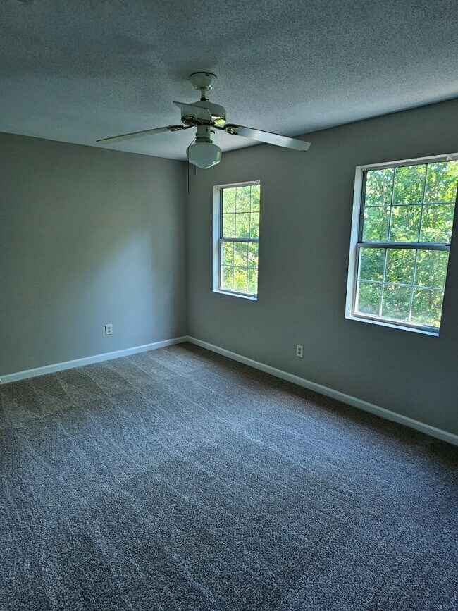 Building Photo - 119 Maple Creek Dr