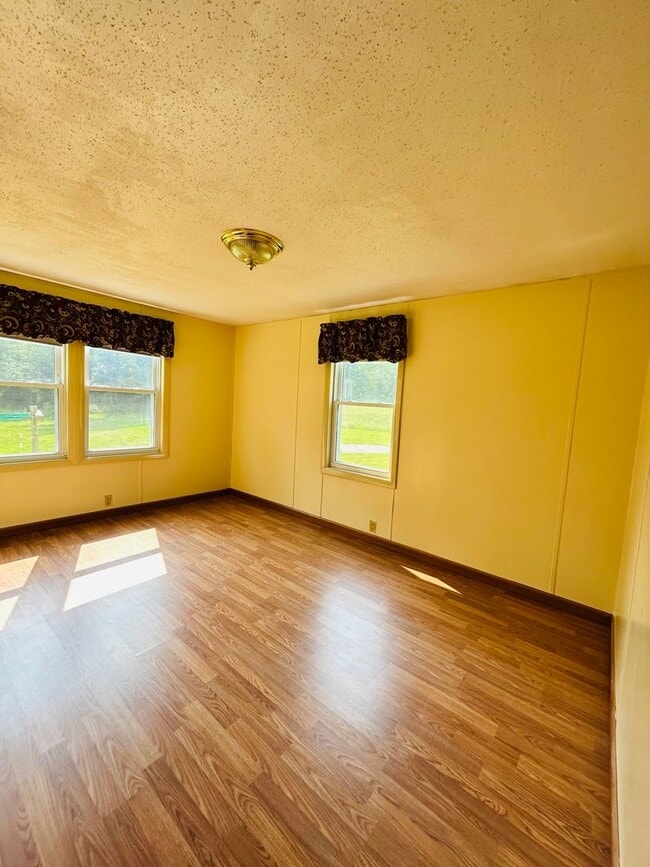 Building Photo - Country 3 Bed / 2 Bath Home for RENT