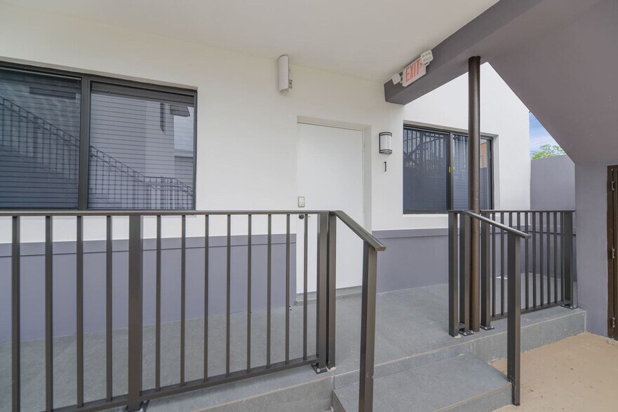 Building Photo - 700 SW 11th Ave
