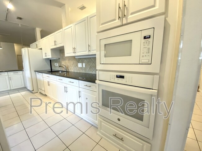 Building Photo - 642 Weathersfield Dr