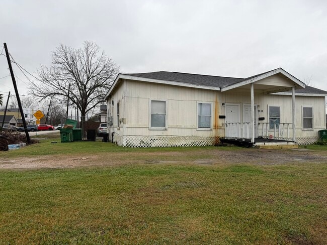 Building Photo - 3710 Holmes Rd