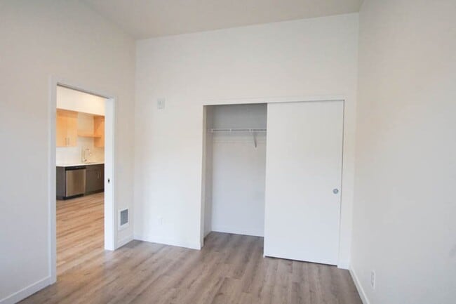 Building Photo - SPRING SPECIAL: Top Floor Modern 2 Bdr w/ W&D + AC!