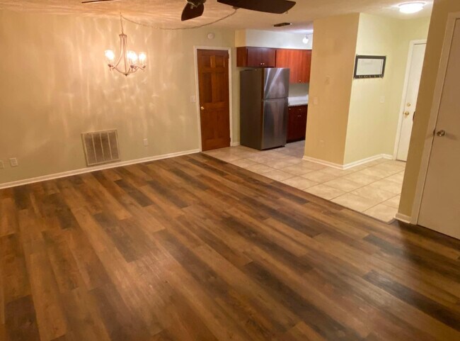 Building Photo - 3957 S Ventura Ave