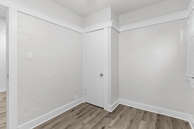 Building Photo - 736 Olive Ave