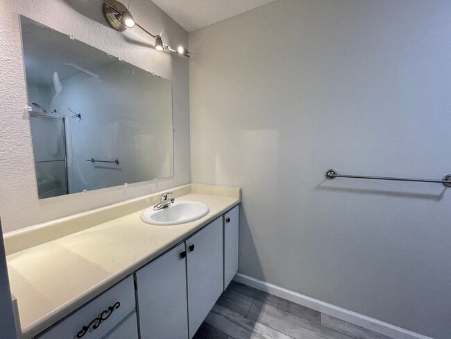 Building Photo - $0 DEPOSIT OPTION. BRIGHT AND AIRY TWO BEDROOM OTERO RIDGE CONDO WITH LOFT!