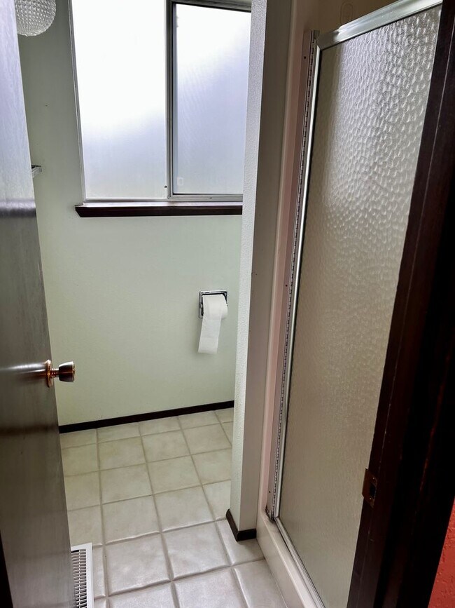 Building Photo - Beautiful home with a view in Bremerton.