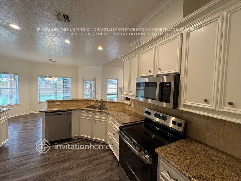 Building Photo - 3227 Hemingway Dr