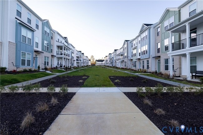 Building Photo - 15363 Sunray Aly