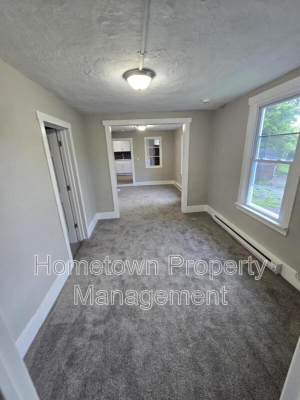 Building Photo - 45 Circle Ave
