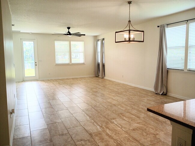 Building Photo - 112 Goldenrod Lake Dr