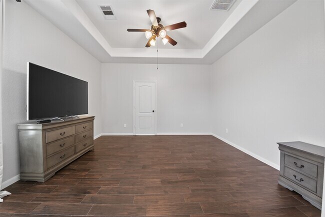 Building Photo - 8922 Pinenut Dr