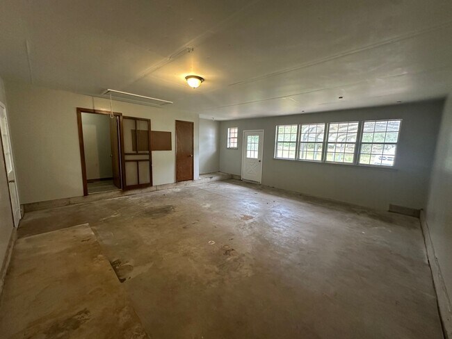 Building Photo - 34403 Lake Rd