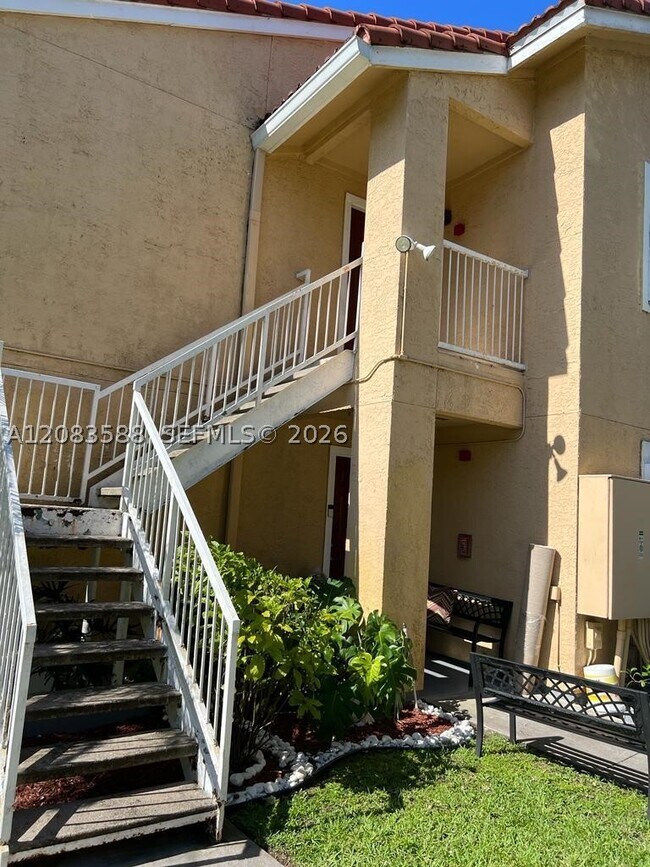 Building Photo - 10581 SW 155th Ct