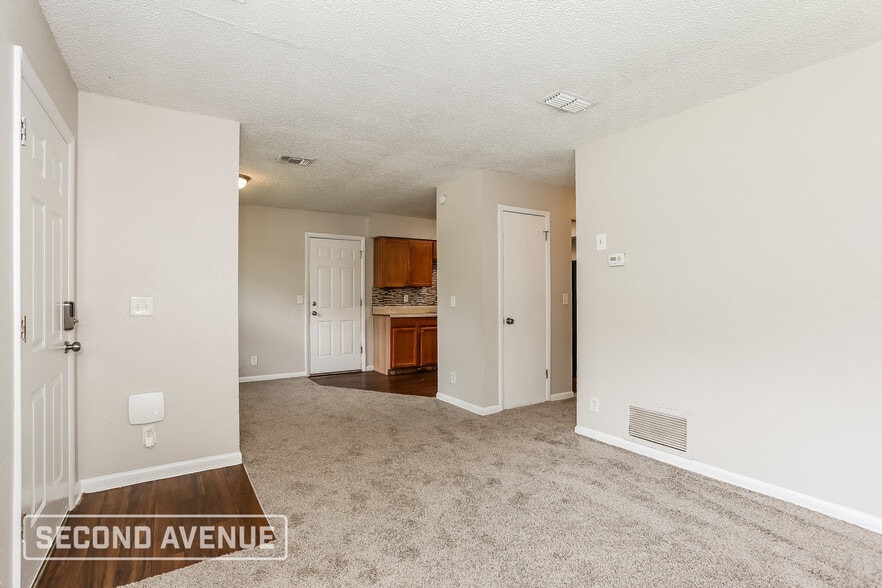 Building Photo - 4662 Roanoke Blvd