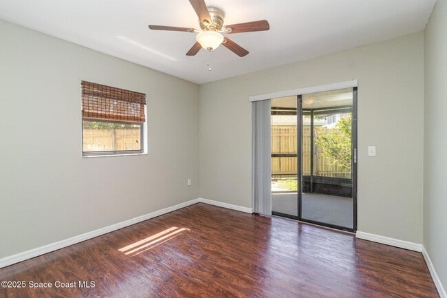 Building Photo - 841 Raintree Ave