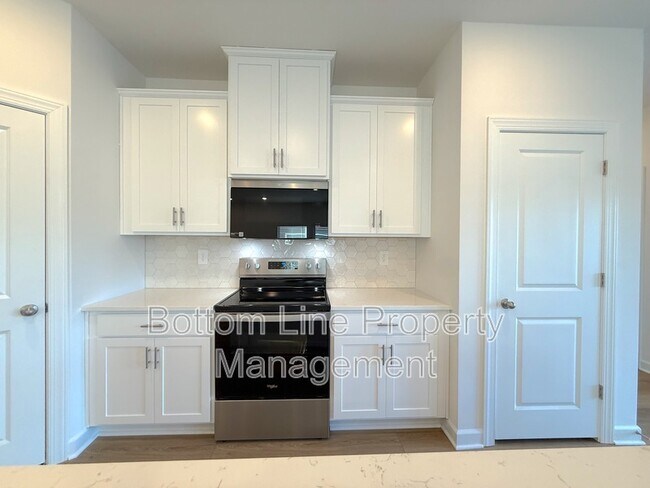 Building Photo - 8024 Hidden Spgs Trl