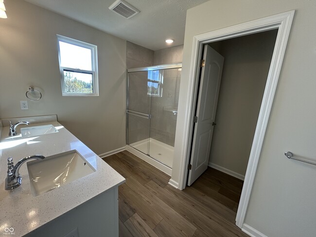 Building Photo - 9755 Behner Dr