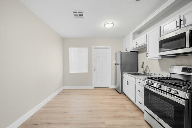 Building Photo - 3836 N 15th Ave