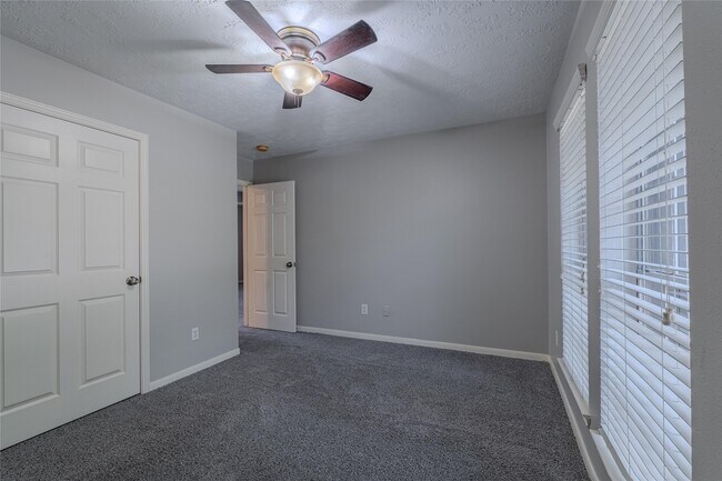 Building Photo - 13902 Stableridge Ct