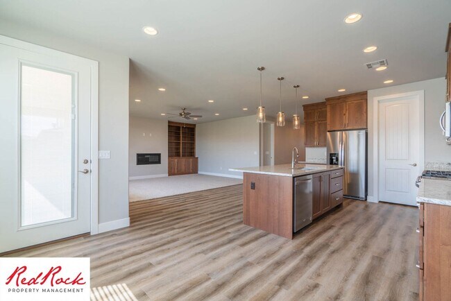 Building Photo - Beautiful 4-Bedroom 2.5 Bath with a 3 Car ...