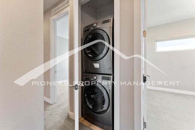 Building Photo - Fantastic Townhome with A Roof Top Patio, Attached Garage, and Central AC!