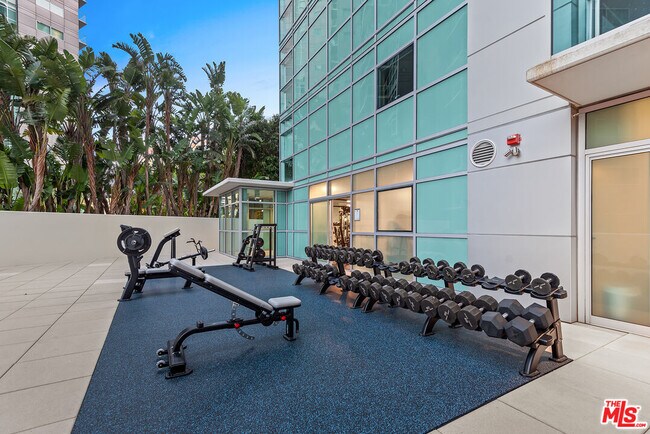 Building Photo - 13700 Marina Pointe Dr